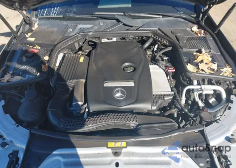 2015 Mercedes-Benz C 300 Sport 4Matic z USA, uszkodzony, nr VIN 55SWF4KB6FU027422